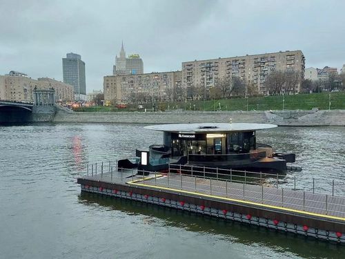 Ultime soluzioni aziendali su Tutti i nuovi molo di Mosca eco nave sono stati installati con il nostro all'aperto IP65 pavimento in piedi totem come pannello informativo