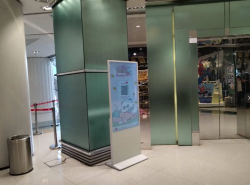 Ultime soluzioni aziendali su schermo pubblicitario con segnaletica digitale verticale da 55 pollici di Fionexx