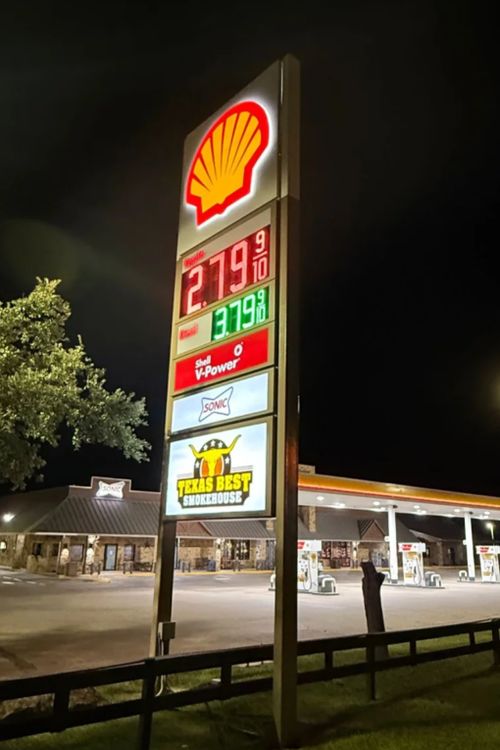 Ultime soluzioni aziendali su Insegna digitale a LED per stazione di servizio